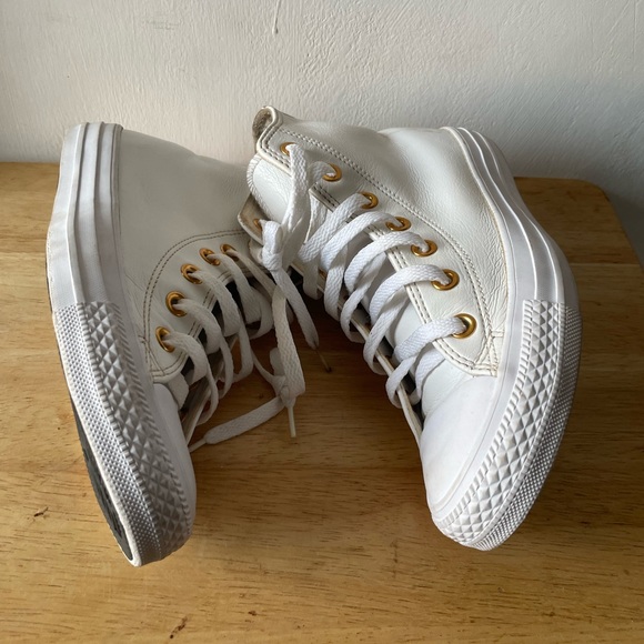 🔥🔥🔥Marked Down from $36 - $14🔥🔥🔥Converse Women's White High-Top Sneakers - Picture 14 of 14